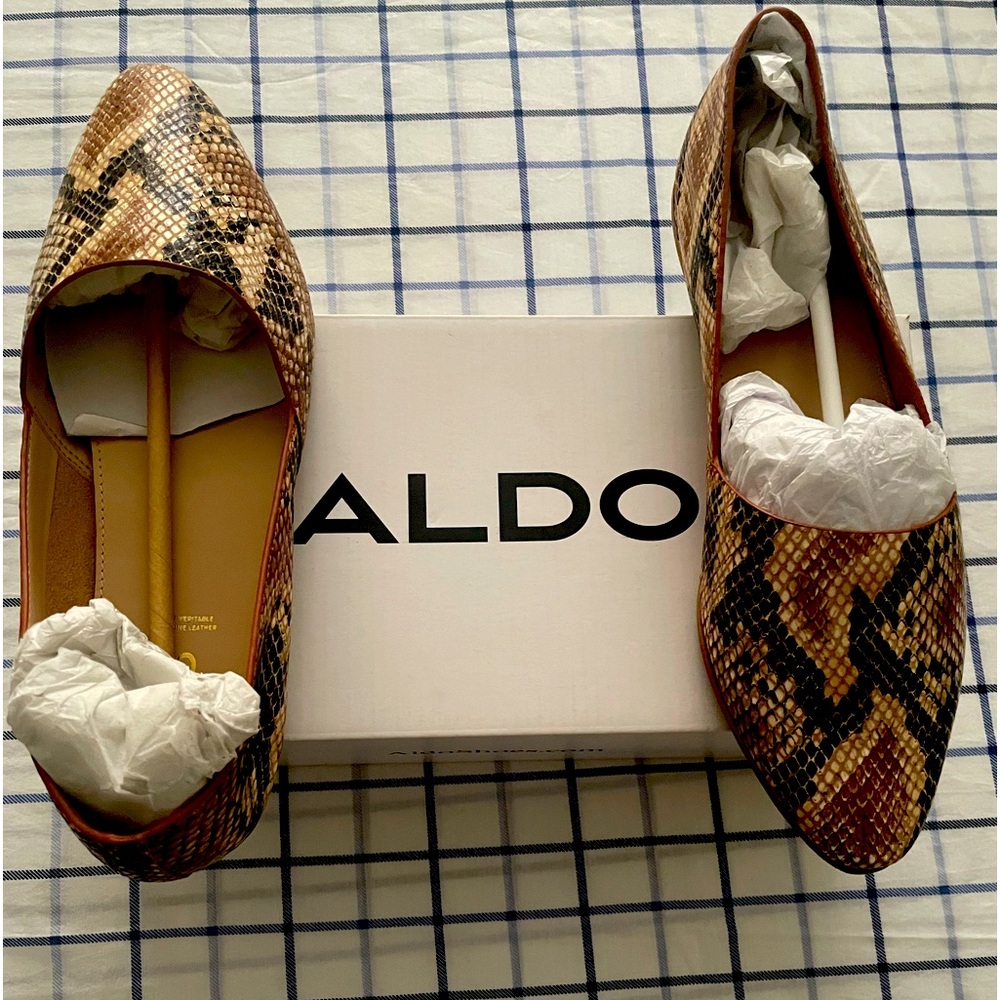 Excellent condition, new can be dress up or down